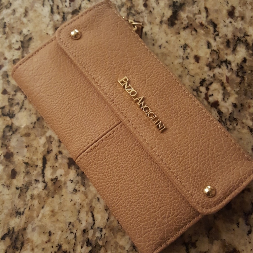 Enzo Angiolini wallet